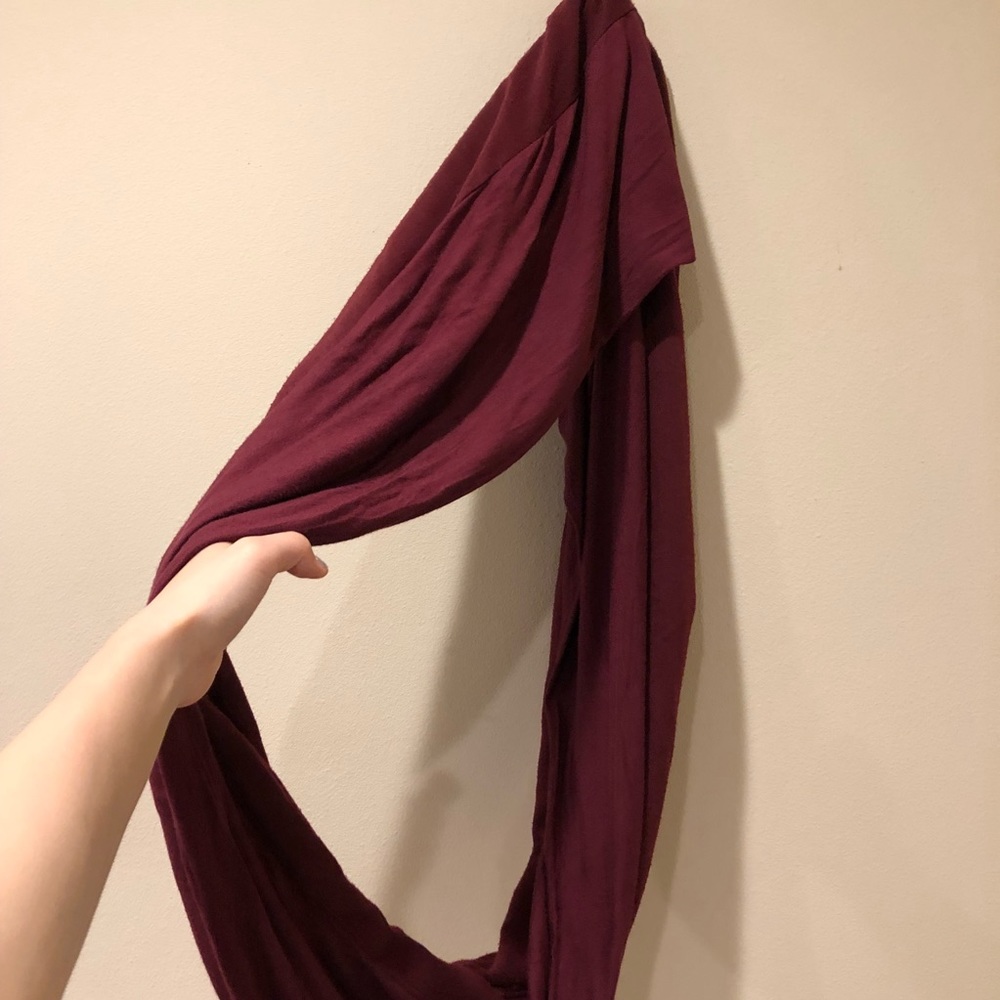 Red scarf - Picture 4 of 4